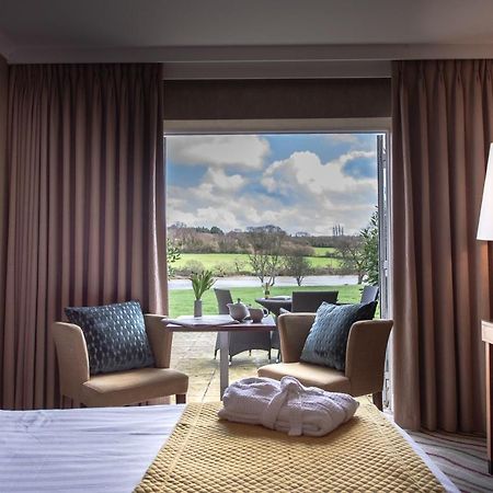 Lakeside Park Hotel & Spa Fishbourne  외부 사진