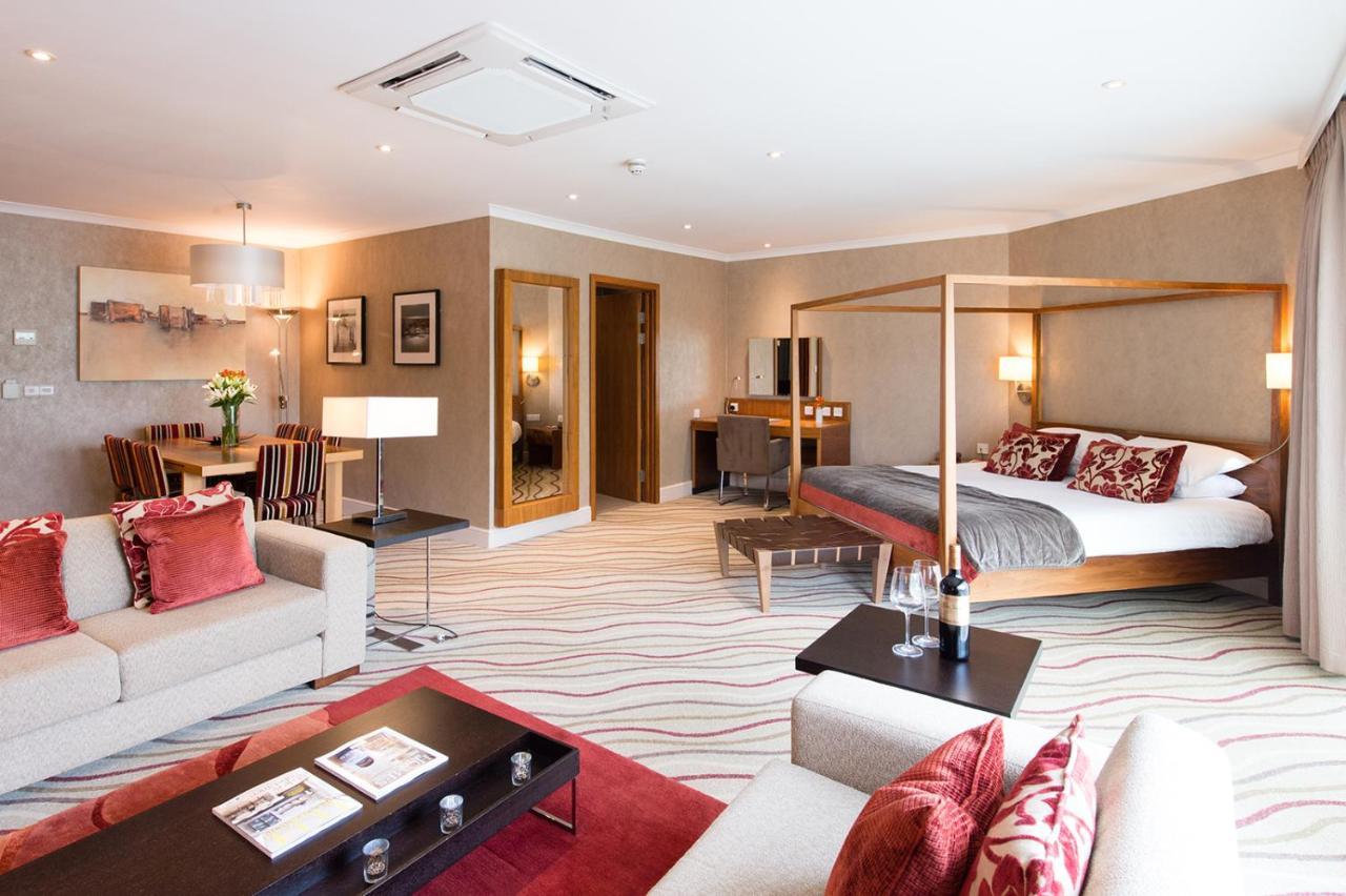 Lakeside Park Hotel & Spa Fishbourne  외부 사진