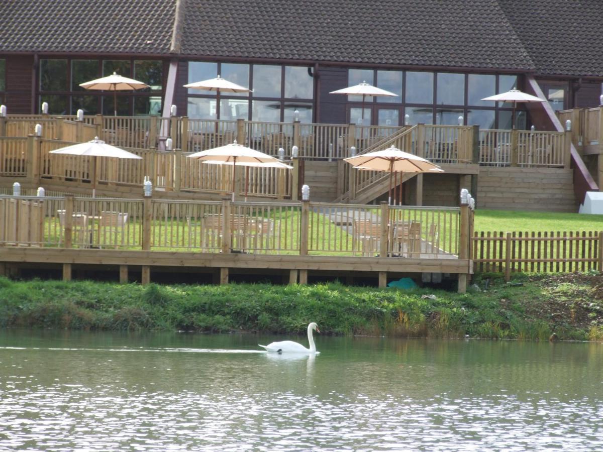 Lakeside Park Hotel & Spa Fishbourne  외부 사진