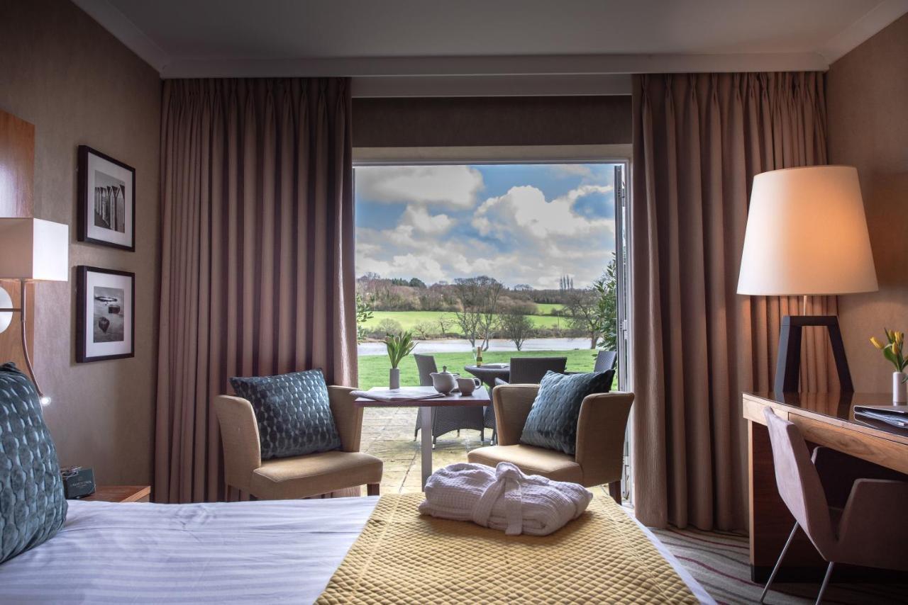 Lakeside Park Hotel & Spa Fishbourne  외부 사진