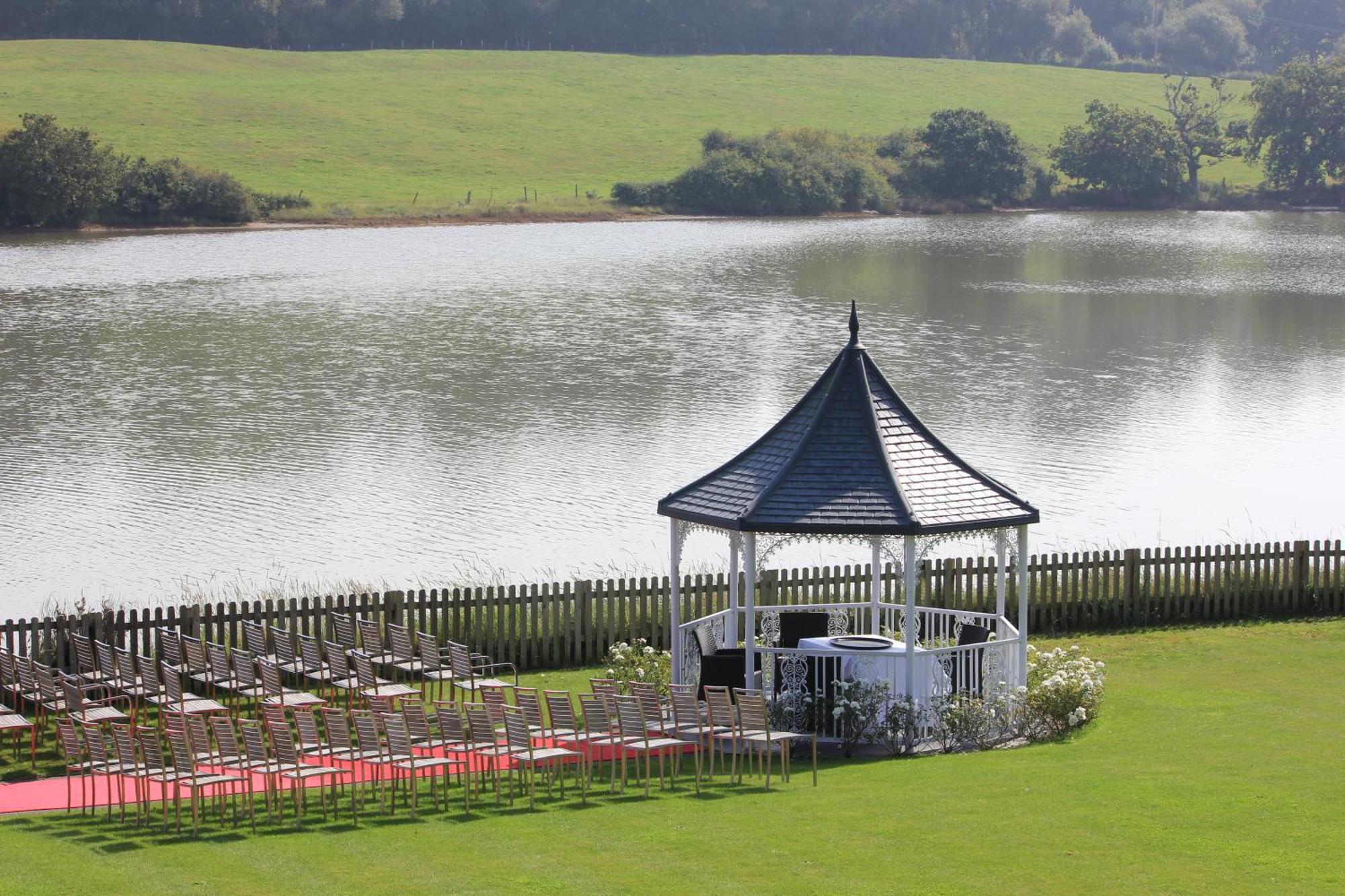 Lakeside Park Hotel & Spa Fishbourne  외부 사진