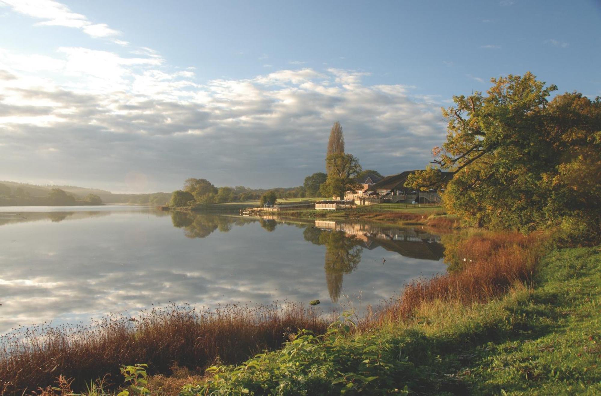 Lakeside Park Hotel & Spa Fishbourne  외부 사진
