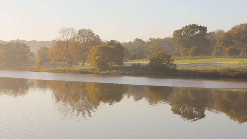 Lakeside Park Hotel & Spa Fishbourne  외부 사진